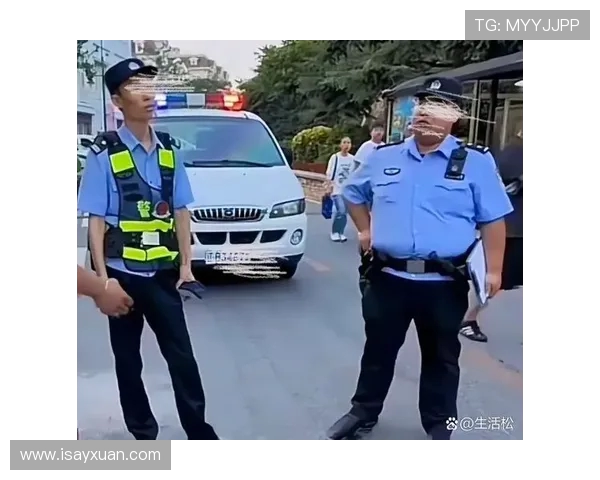 警察街头拦停步行者新秀卡姆意外互动引发公众热议 警察街头拦停步行者新秀卡姆意外互动引发公众热议